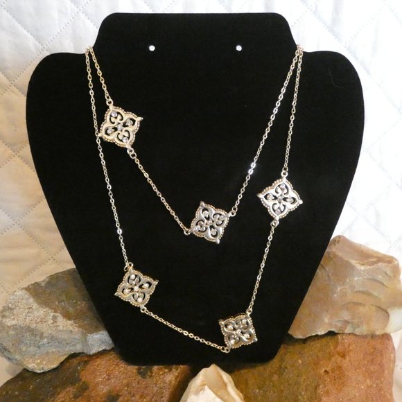 Charming Charlie Medallion Necklace w/Bling - Picture 8 of 12